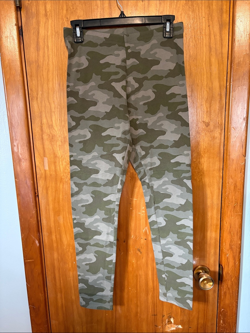 NWOT - a.n.a Women's Olive Camo Leggings - Size M